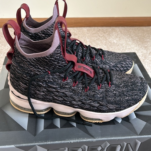 Nike Lebron XV size 9 - Picture 3 of 5